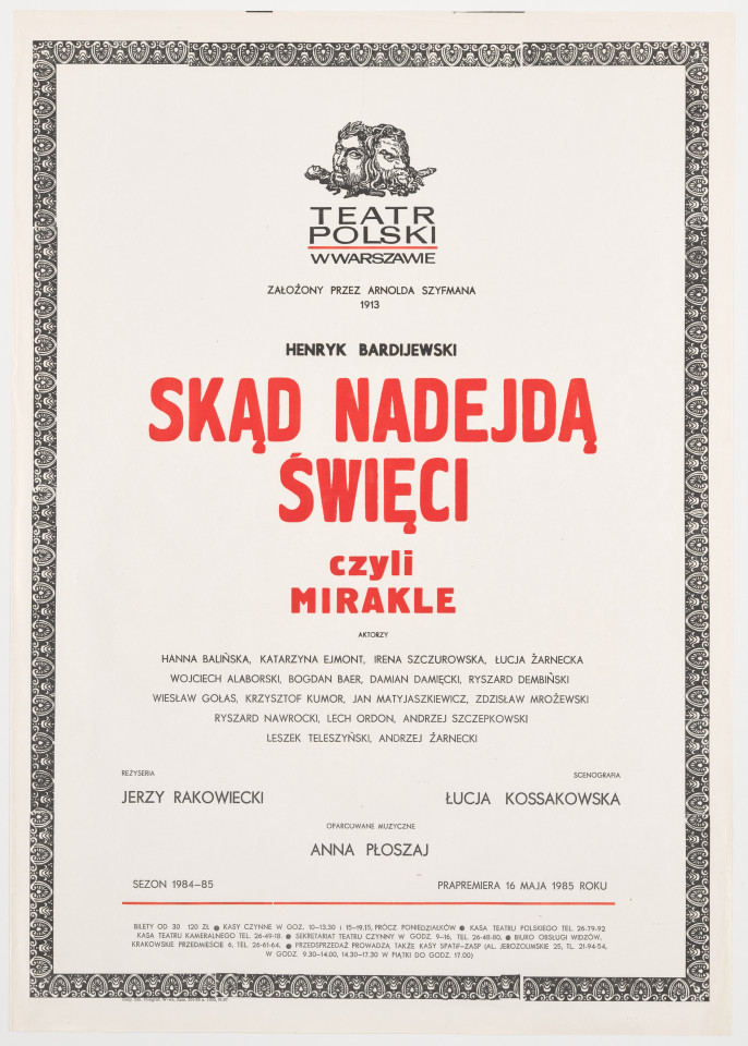 Zadrukowany tekstem plakat z czerwonym tytułem spektaklu i logotypem Teatru Polskiego w Warszawie.